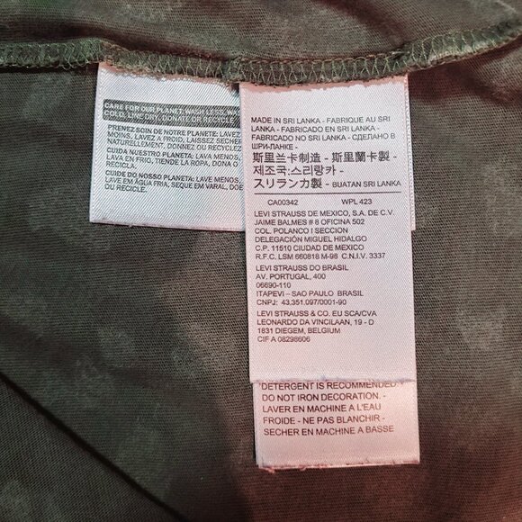 M | Levi's | Leopard-Camo Short Sleeved T-Shirt - Picture 5 of 6